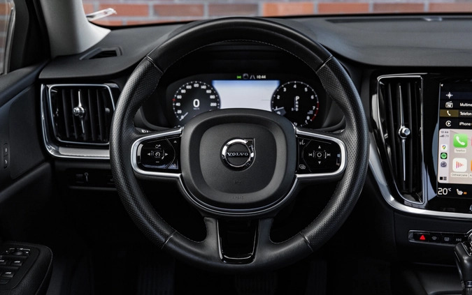Volvo V60 cena 96900 przebieg: 165015, rok produkcji 2018 z Mińsk Mazowiecki małe 781